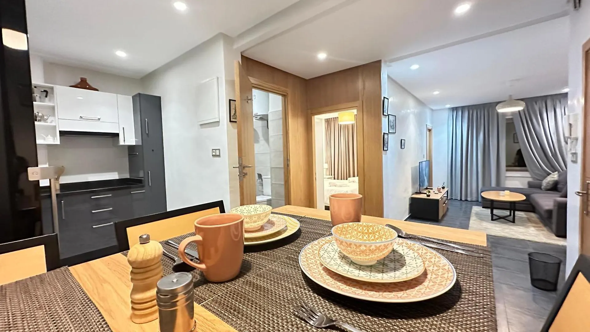 Appartement Lumineux Bien Equipe Derriere Hotel Idou Anfa Pas De Vis-A-Vis Casablanca